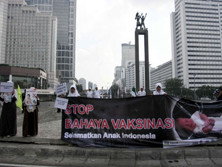 Aksi Sharia4Indonesia di Bunderan HI : Stop Vaksin, Selamatkan Anak Indonesia!