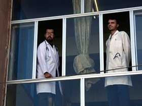Dilema Dokter di Irak,  Bawa Senjata untuk Melindungi Diri