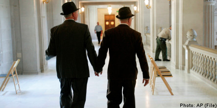 Swedia Mensahkan Nikah Sejenis