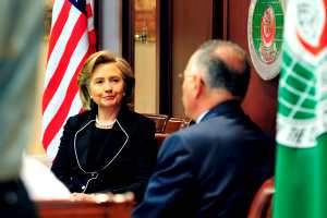 Hillary Clinton dalam kunjungan ke Markas OKI