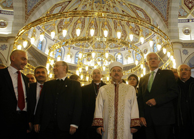 Di Tengah Aksi Protes, Masjid Terbesar di Jerman Diresmikan