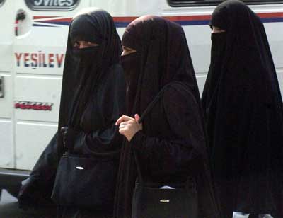 Kementrian Wakaf Mesir: Cadar Bukan Syariat Islam