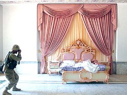 Semalam di Ranjang Pribadi Saddam Husain US$ 225