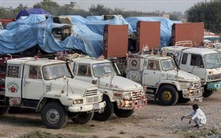 Lima Truk Bahan Bakar NATO Dibakar di Pakistan