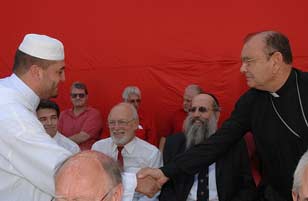 "Aku Tersentuh dengan Toleransi yang Diajarkan Islam"