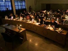 Lilin, Jadi Barang Mewah di Jalur Gaza