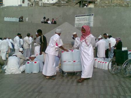 Zam-zam Gratis 5 Liter per Jamaah Haji