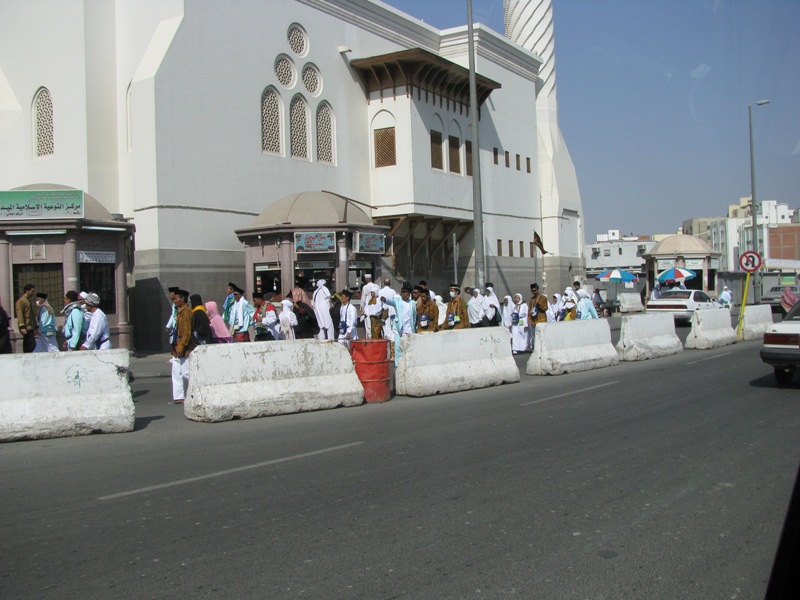 Jalan Kaki di Tanah Haram, Perlu Hati-hati!