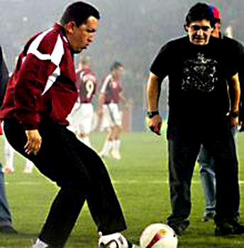 Maradona Benci Amerika, Puja Castro dan Chavez