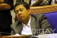 Anggota FPKS Fahri Hamzah : KPK Bubarkan Saja!