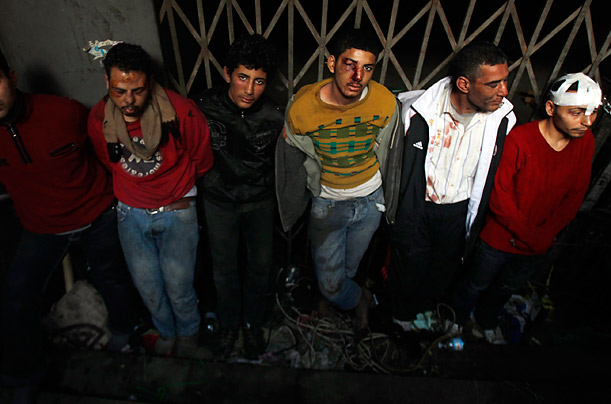 Pertarungan Antara Pro-Mubarak Dengan Penentang Mubarak