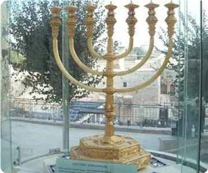 Yahudi Ekstrim Pasang Simbol Yahudi di Depan Al-Aqsa
