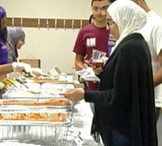  Mahasiswa Muslim Bantu Warga AS Yang Kelaparan