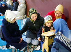 Kepemimpinan Perempuan, Mengapa Tidak ?