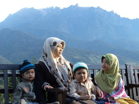 Bangga Sebagai Ibu Rumah Tangga (Jangan Katakan Hanya…)