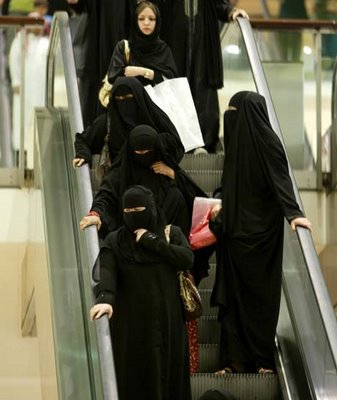 Muslimah Saudi: Perang Melawan Emansipasi 