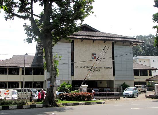Separuh Mantan Anggota DPRD Bogor Ditahan