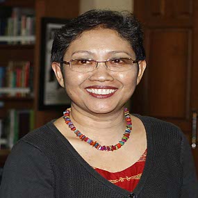 Kontroversi Menkes Endang Rahayu