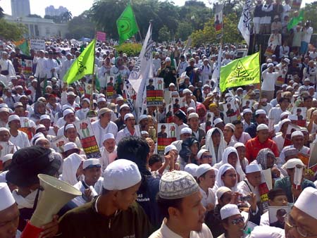 Umat Islam Menuntut Obama untuk Adili Bush
