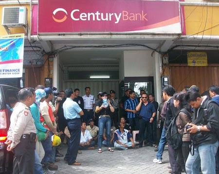 Siapa Penerima Aliran Dana Century?