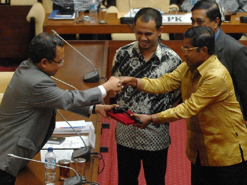 Pansus DPR Tidak Mendapat Jawaban Tuntas