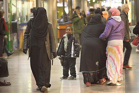 Kisah Seorang Wartawati yang Menyamar, Mengenakan Cadar