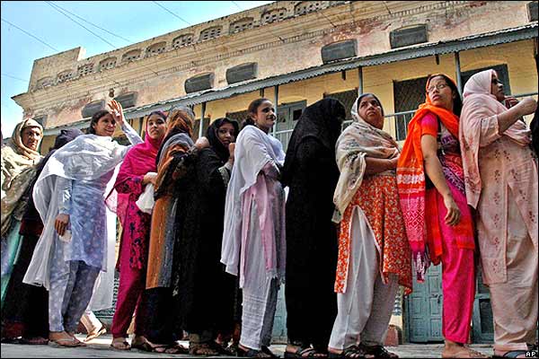 Pakistan Buat UU Anti-Pelecehan Perempuan 