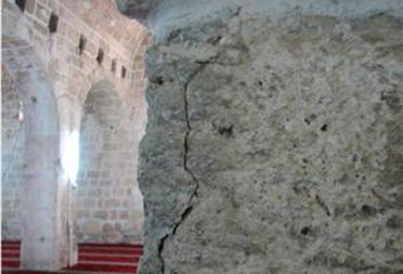 Retaknya Dinding Masjid Al-Aqsha
