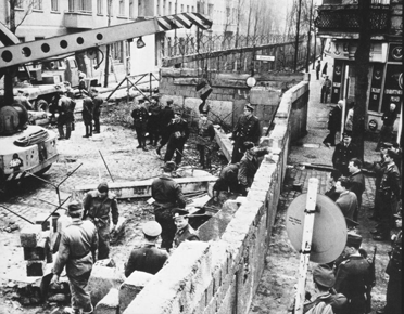 Israel, Ingatlah Tembok Berlin!