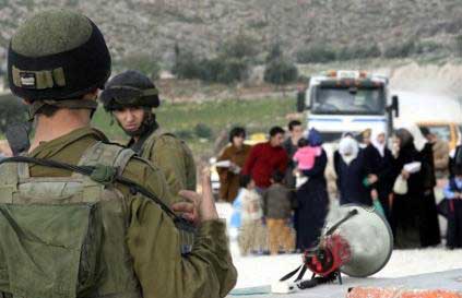 Nasib Tentara Israel : Kena Lemparan Batu Juga di Rampok