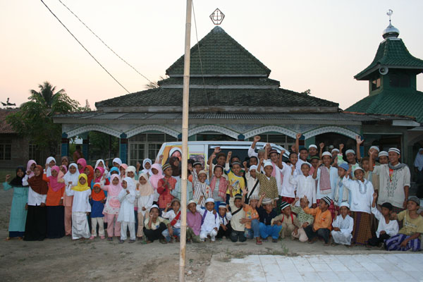 Menyambangi Pesantren di Seberang Citarum