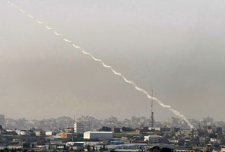 Roket Pejuang Gaza Bikin Syok Tiga Warga Israel