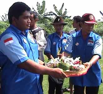 Mengapa Umat, Memilih Antara Liberal-Syirik?