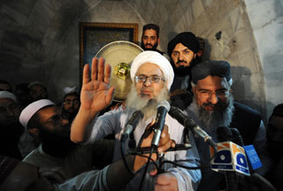 Pakistan Bebaskan Imam Masjid Merah Pro-Taliban