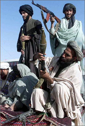 Taliban Sergap Konvoi Truk Berisi Tank Humvee Pasukan AS