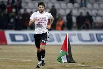 Bendera Palestina Ditancapkan di Tengah Lapangan Sepakbola Turki