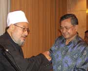Al-Qaradhawi Mengucapkan Salam Kepada Semua Pemuka Agama