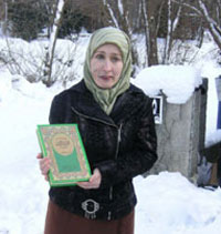 Al-Quran dan Senyum Pengungsi Muslim Asal Chechnya di Austria