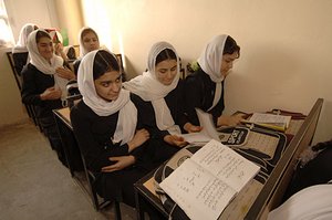 Di Afghanistan, Rumah-Rumah Disulap Jadi Sekolah untuk Anak-Anak Perempuan