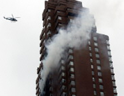 Sebuah Pesawat Tabrak Gedung Tinggi di New York