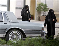 Tidak Ada Hukum Tertulis di Arab Saudi yang Larang Perempuan Setir Mobil Sendiri