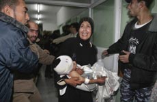 Gadis Palestina itu Berkata: "Bom-Bom itu Membunuh Ibu dan Saudari Saya"