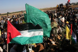 Ribuan Warga Gaza Padati Pemakaman Para Korban Serangan Israel di Beit Hanun