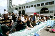 Maskapai Penerbangan Maroko Batasi Hak Pegawainya untuk Sholat dan Puasa
