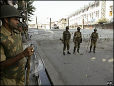 India Berlakukan Jam Malam dan Tangkapi Pimpinan Masyarakat Kashmir