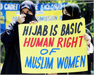 Di Inggris, Jilbab Lagi-Lagi Dilecehkan, Dianggap Tidak Sesuai Norma Kesopanan