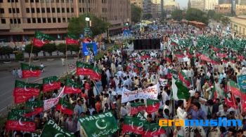 Demonstran Pakistan Kembali Mengutuk Serangan Drone AS 
