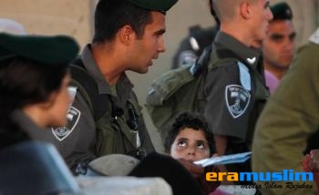 Ribuan Warga Palestina Menyeberang ke Yerusalem untuk Shalat Jumat di Al-Aqsha