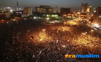 Ribuan Rakyat Mesir Berkumpul di Tahrir Square Memprotes Putusan Pengadilan Mubarak