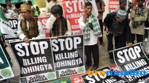 Ratusan Rumah Muslim Rohingya Dibakar Habis